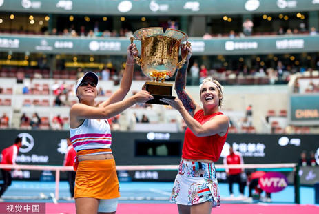 也展示了他 也展示了他