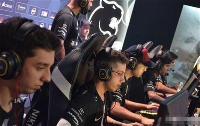 球员频繁受 球员频繁受