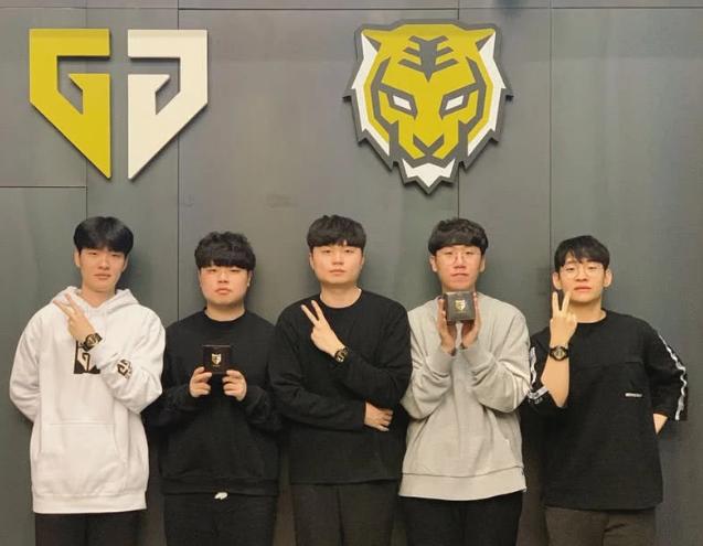 他在多项数 他在多项数